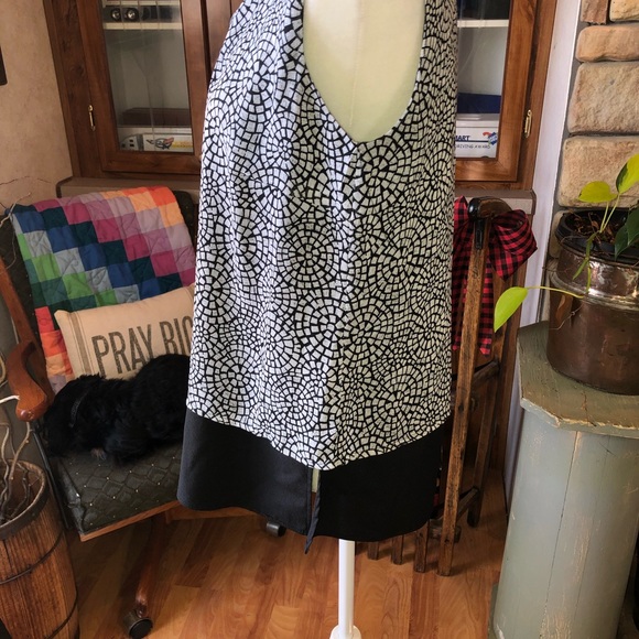 Milano size Medium black and gray sleeveless blouse with longer lining keyhole - Picture 4 of 6